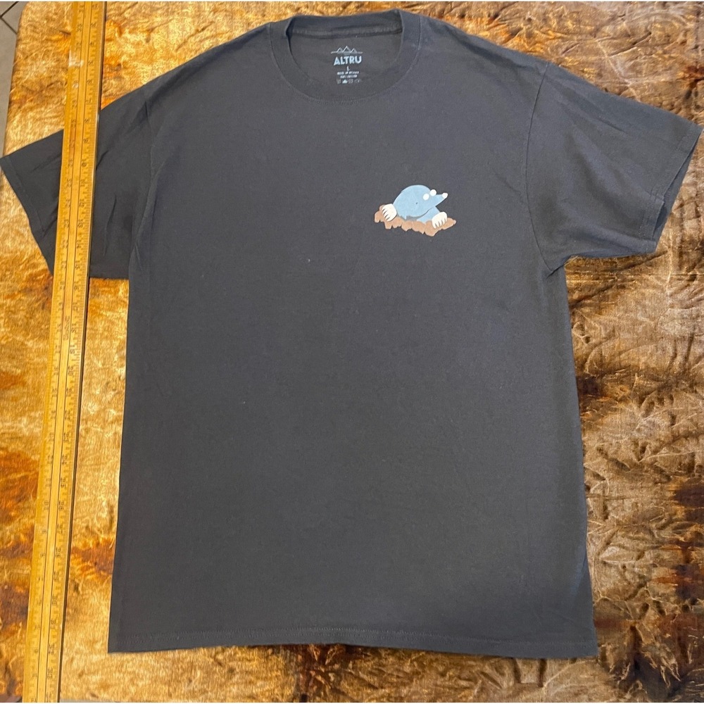 Altru Apparel Mens Mole Graphic T-Shirt Charcoal Gray Short Sleeve Crewneck L
